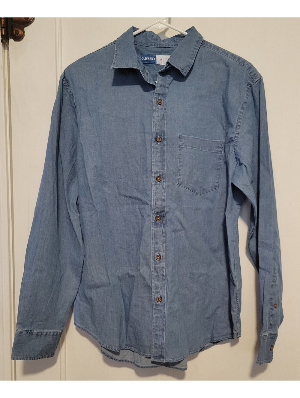Old Navy Men’s Blue Denim Button Down Shirt Medium Everyday Slim Fit Built-In